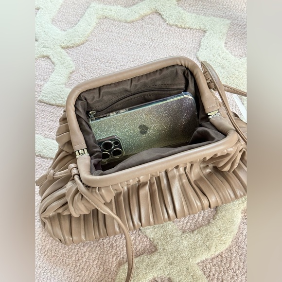 🏷️ NWT NEUTRAL BROWN MINIMALIST CROSSBODY DUMPLING BAG - Picture 4 of 4